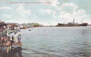 Guantánamo Bay. Cuban girls, fishing at Caimanera.